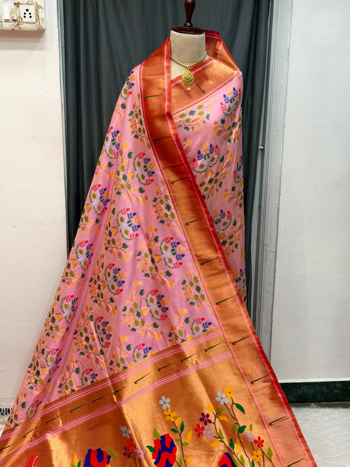 Single muniya border soft silk all over