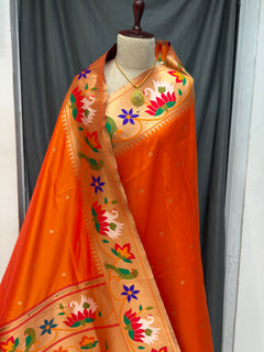 Soft silk swan and parrot border - Angle 1