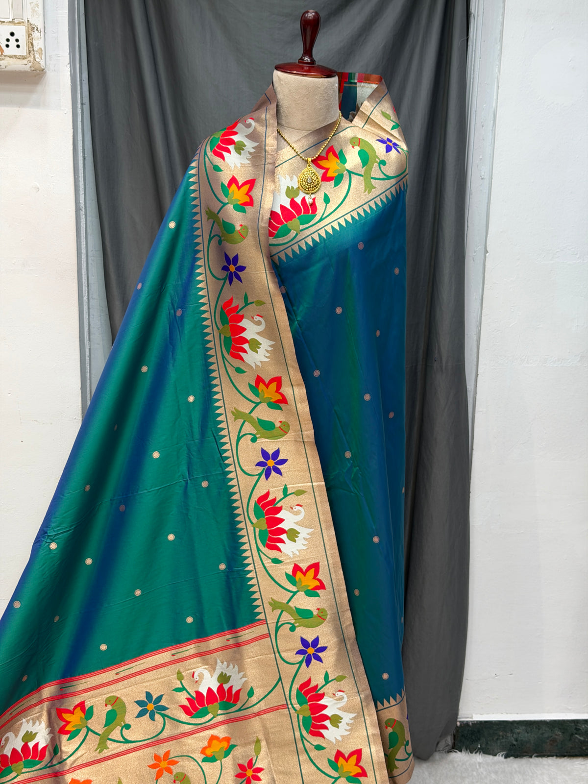Soft silk Swan and parrot border