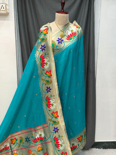 Soft silk swan and parrot border - Angle 1