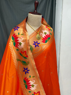 Soft silk swan and parrot border - Angle 2
