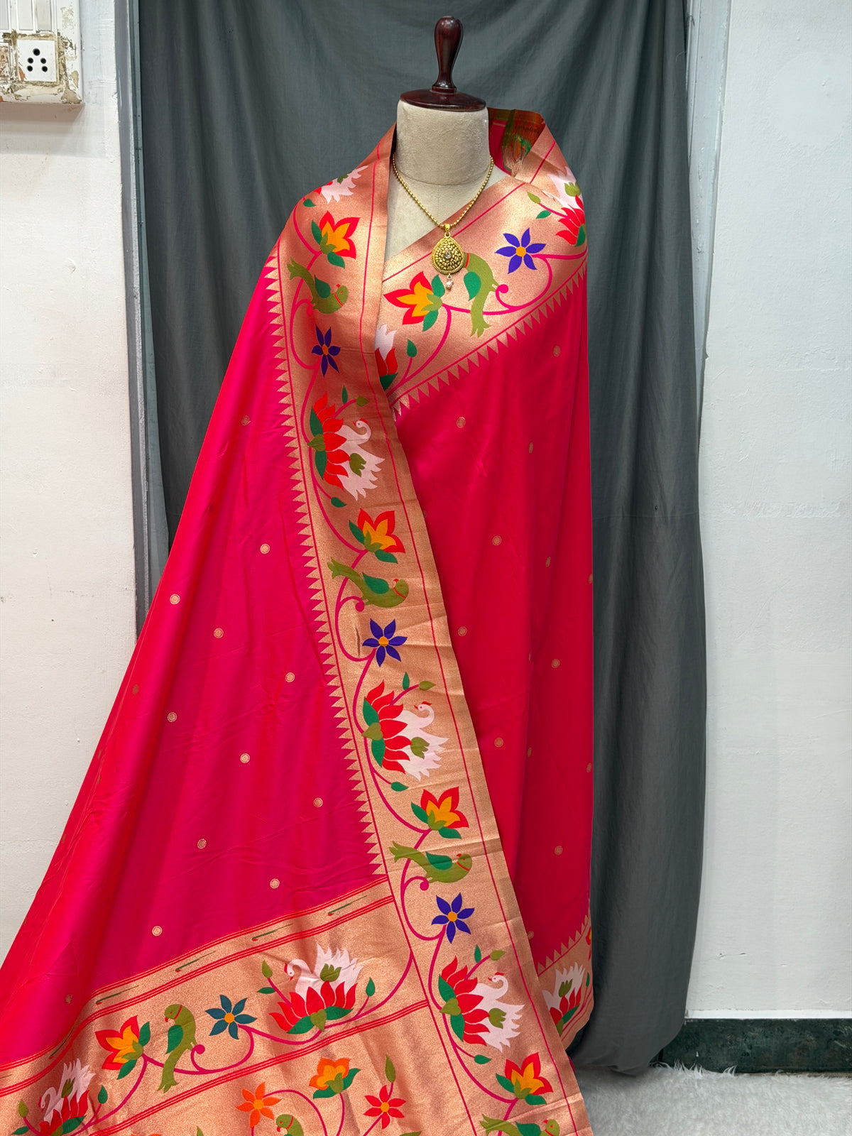 Soft silk Swan and parrot border