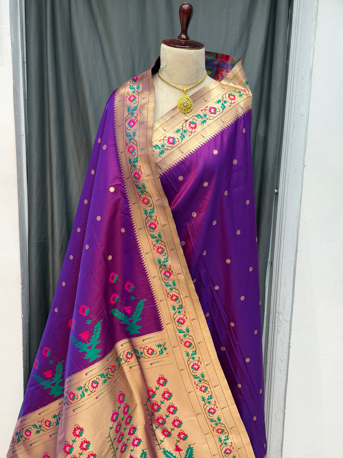 Soft silk Asawali border
