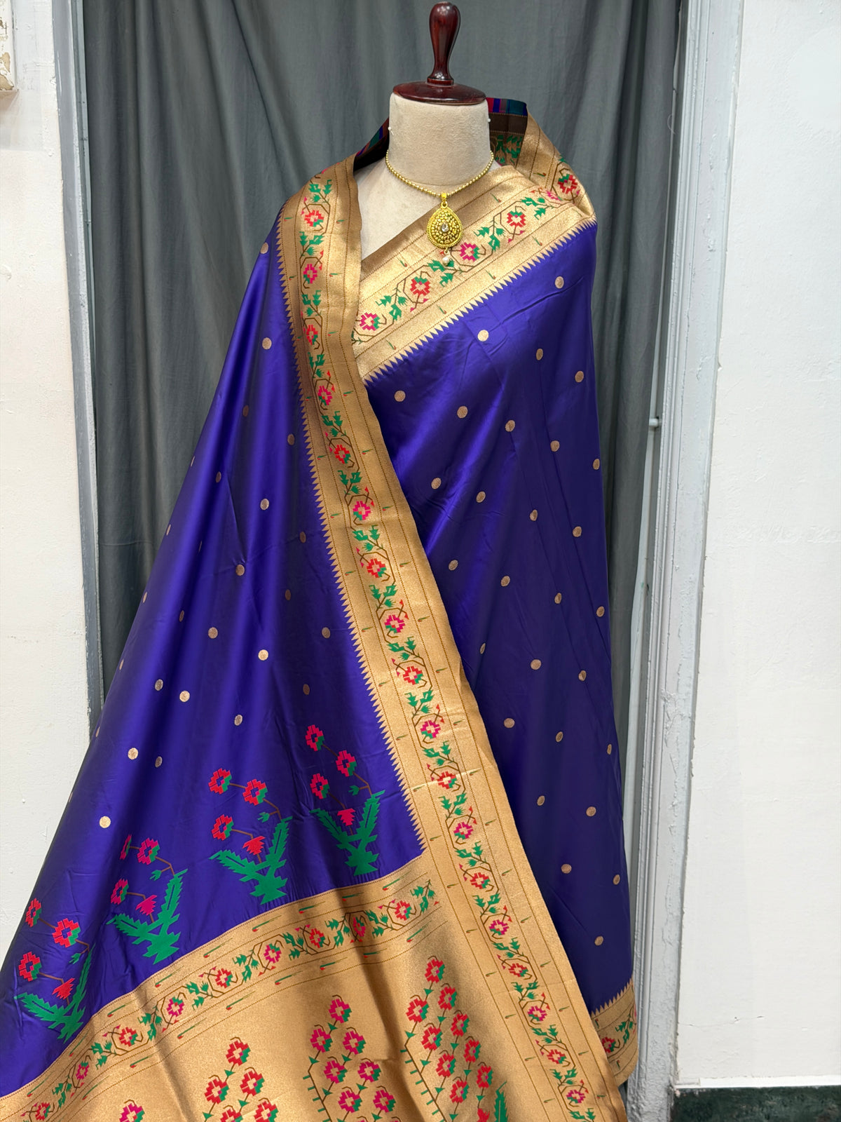 Soft silk Asawali border