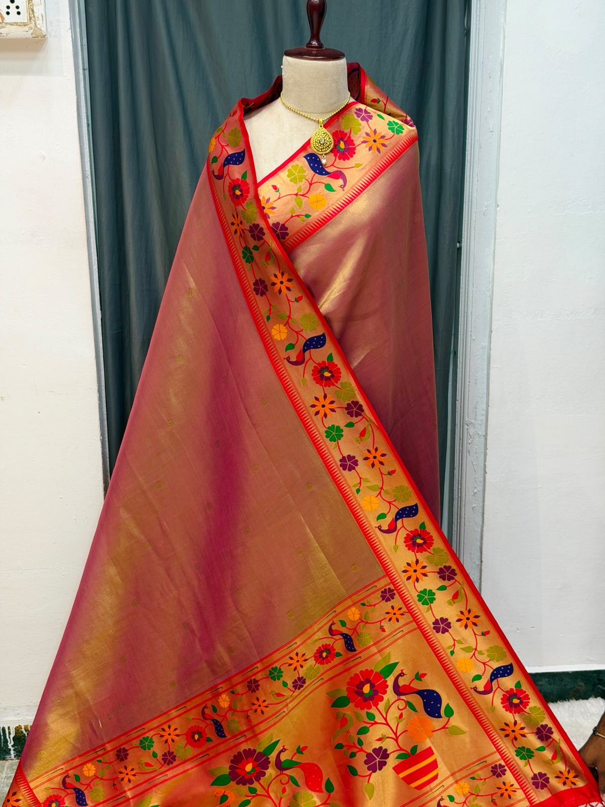 Flower border tissue paithani